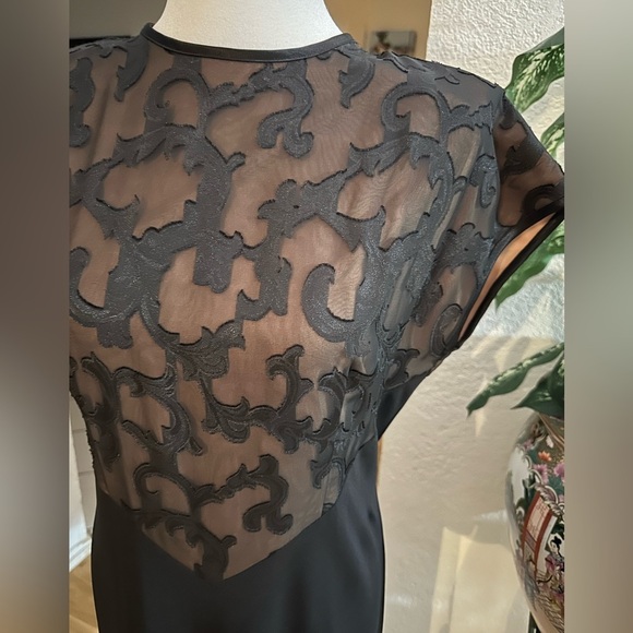 Jeffrey and Dara Evenings by Tom Barra with Black Lace size 8 - Picture 5 of 10